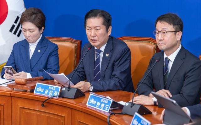 정청래 대표가 11일 국회에서 열린 최고위원회의에서 발언하고 있다 사진연합뉴스