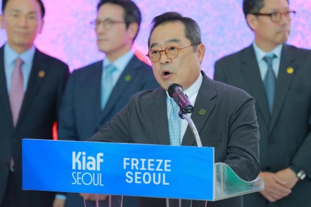 구자열 Kiaf 조직위원장LS 홀딩스 이사회 의장이 지난 9월 오전 서울 강남구 코엑스에서 열린 키아프·프리즈 서울 2025 행사에 참석해 축사를 하고 있다 사진유대길 기자 dbeorlf123ajunewscom