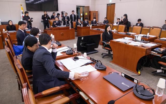 지난 21일 국회에서 열린 법제사법위원회 법안심사제1소위원회가 국민의힘 의원들이 불참한 채 열리고 있다 사진연합뉴스