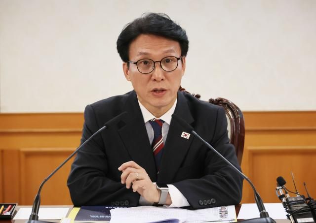 김민석 국무총리가 지난 5일 서울 종로구 정부서울청사에서 열린 국토공간 대전환 범정부협의회에서 발언하고 있다 사진연합뉴스