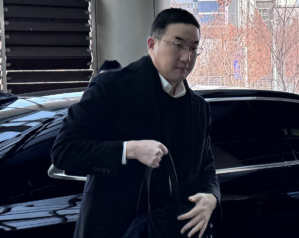 구광모 LG그룹 회장이 방중 경제사절단에 동행하기 위해 지난달 4일 강서구 서울 김포 비즈니스 항공센터SGBAC를 통해 출국하는 모습 사진연합뉴스