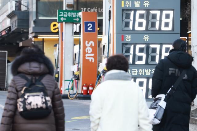 2월 8일 서울 시내 한 주유소 모습사진연합뉴스