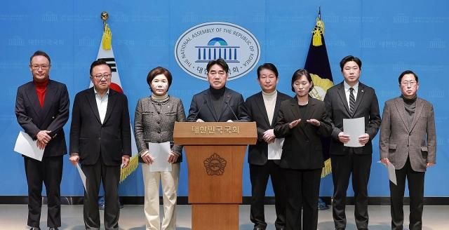 내란 우두머리 윤석열 1심 선고 뒤 기자회견하는 국민의힘 대안과 미래 사진연합뉴스