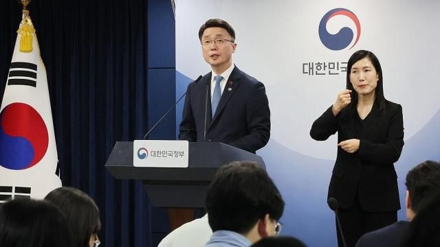 류제명 과학기술정보통신부 2차관이 15일 서울 종로구 정부서울청사에서 독자AI 파운데이션 모델 프로젝트 1차 단계평가 결과를 발표하고 있다 사진연합뉴스