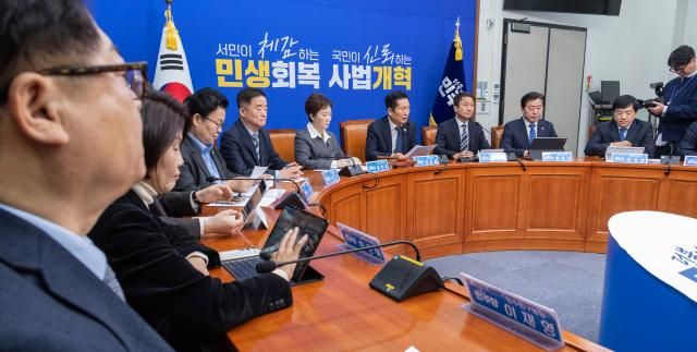 정청래 더불어민주당 대표가 지난 20일 국회에서 열린 최고위원회의에서 발언하고 있다 사진연합뉴스