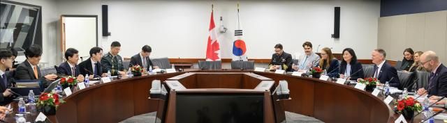 안규백 국방부 장관이 25일현지시간 오후 개최된 한-캐나다 국방장관회담에서 발언하고 있다 사진국방부