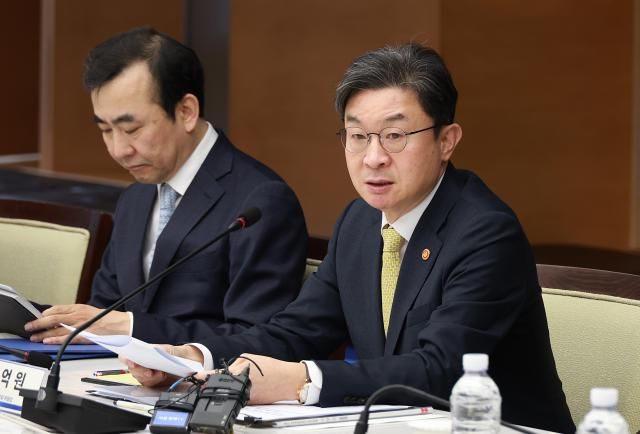 이억원 금융위원장이 25일 서울 중구 대한상공회의소에서 열린 ‘제4차 생산적금융 대전환 회의’를 주재하고 있다 사진금융위원회