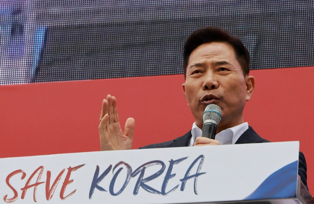 지난해 3월 1일 서울 여의대로에서 세이브코리아가 연 3·1절 국가비상기도회에서 손현보 목사가 윤석열 대통령 탄핵 기각을 촉구하고 있다 사진연합뉴스