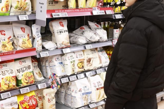 서울 한 대형마트 밀가루 판매대 모습 사진연합뉴스