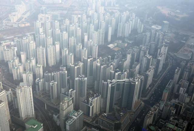 서울 송파구 롯데월드타워에서 바라본 한강변 아파트 단지 사진연합뉴스 