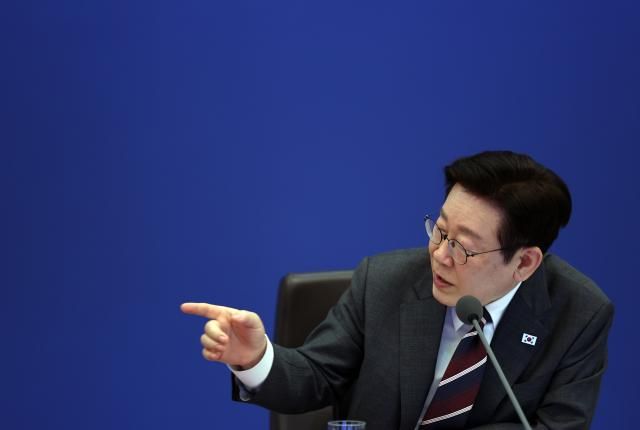 이재명 대통령이 3일 청와대에서 열린 국무회의에서 발언하고 있다 사진연합뉴스