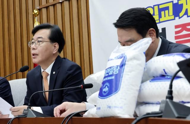 송언석 국민의힘 원내대표가 3일 국회에서 열린 원내대책회의에서 발언하고 있다 사진연합뉴스