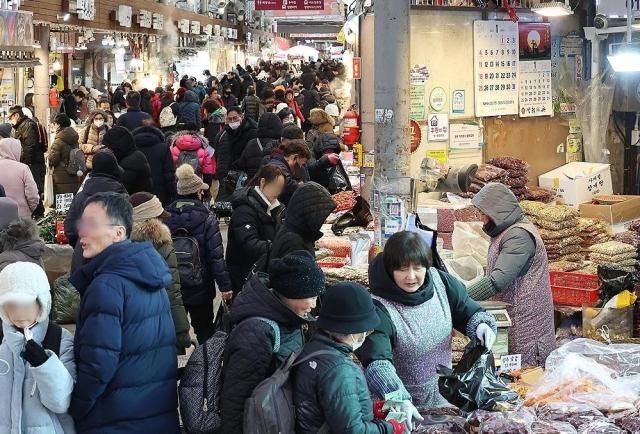 서울시내 한 전통시장 사진연합뉴스