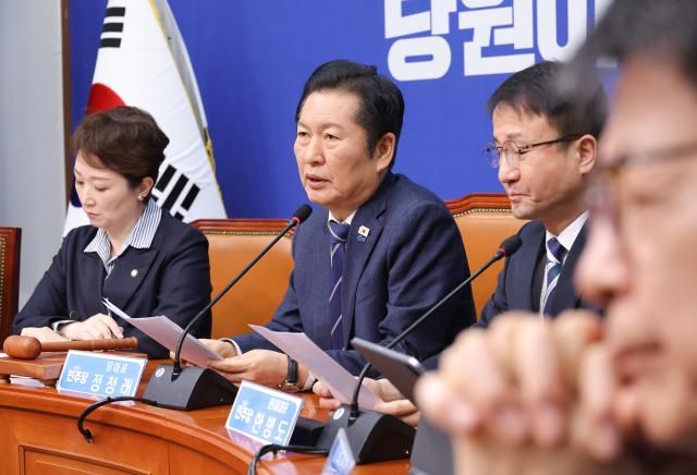 더불어민주당 정청래 대표가 4일 서울 여의도 국회에서 열린 최고위원회의에서 발언하고 있다사진연합뉴스