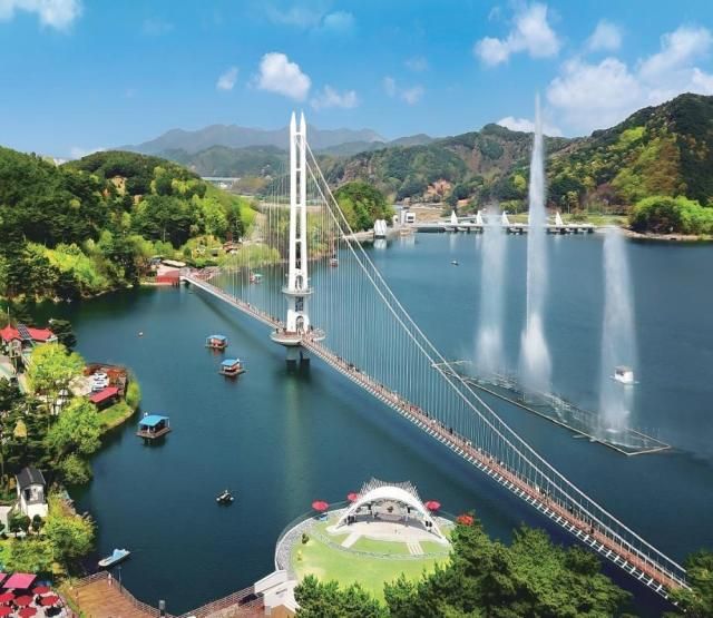 예당호 출렁다리 전경사진예산군