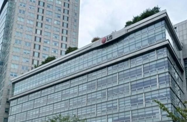LX홀딩스가 최근 5120억원에 인수한 서울 종로구 LG광화문빌딩 사진연합뉴스