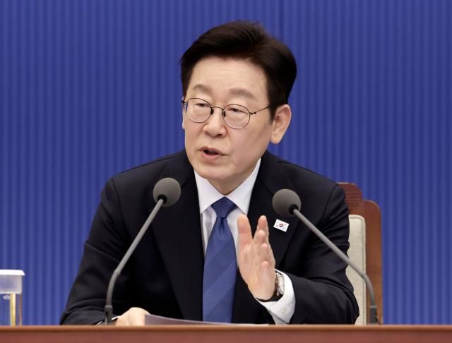 이재명 대통령이 5일 청와대 여민관에서 열린 수석보좌관회의에서 발언하고 있다 사진연합뉴스