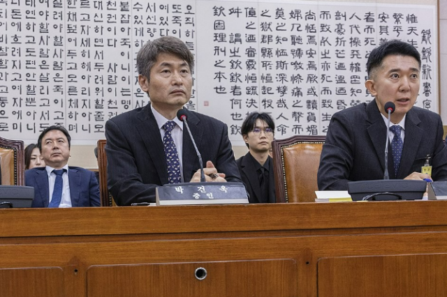 건진 사건 수사당시 서울 남부지검 1차장 검사였던 이희동 부산고검 검사오른쪽 박건욱 대구지검 인권보호관전 서울남부지검 부장검사 사진연합뉴스