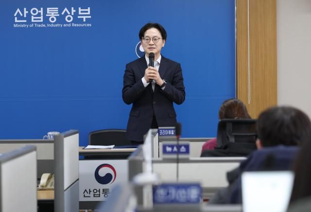 김정관 산업통상부 장관이 6일 정부세종청사에서 브리핑을 진행하고 있다 사진산업통상부