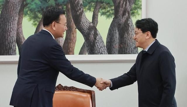 유상범왼쪽과 천준호 사진연합뉴스