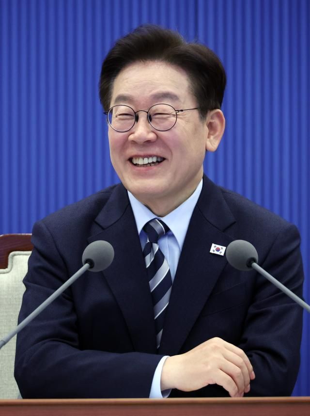 이재명 대통령이 12일 청와대에서 열린 수석보좌관회의에서 발언하고 있다 사진연합뉴스