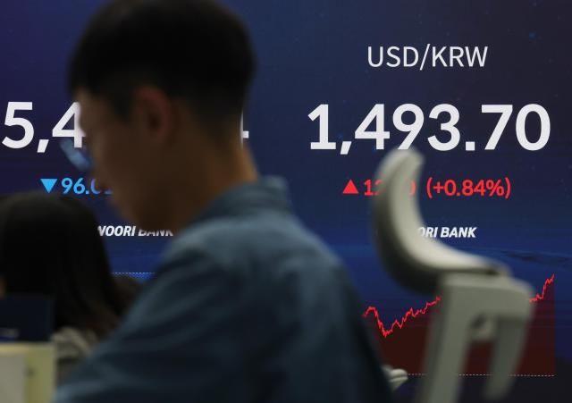 13일 오후 서울 중구 우리은행 현황판에 원·달러 환율의 주간 거래 종가오후 3시 30분 기준가 표시돼 있다 사진연합뉴스