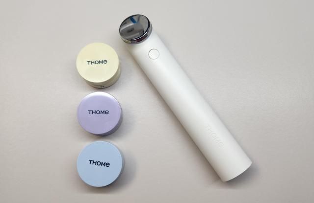 톰의 가정용 미용기기 더 글로우 시그니처 4세대 물방울 초음파를 표방하는 제품으로 작고 가볍지만 강력한 성능을 지녔다 사진조현미 기자