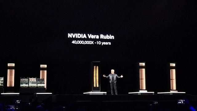 젠슨 황 엔비디아 최고경영자CEO가 16일현지시간 미국 캘리포니아주 새너제이 소재 샙SAP 센터에서 개막한 GTC 2026에서 기조연설을 하고 있다 사진조성준 기자