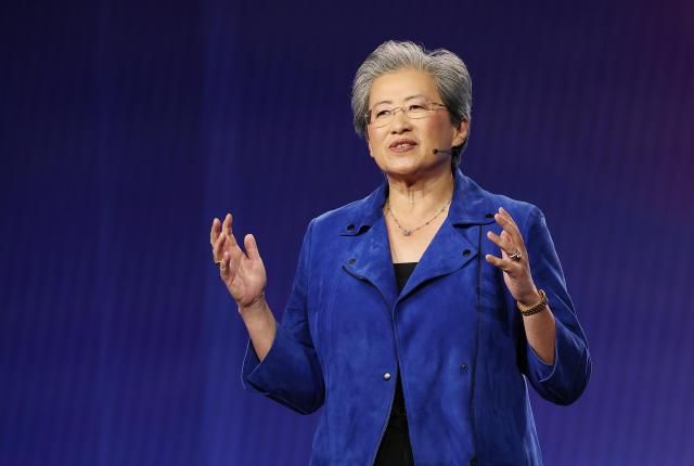 리사 수 AMD CEO가 CES 개막을 하루 앞둔 지난 1월 5일현지시간 미국 라스베이거스 베네시안 호텔에서 키노트 연설을 하고 있다사진연합뉴스