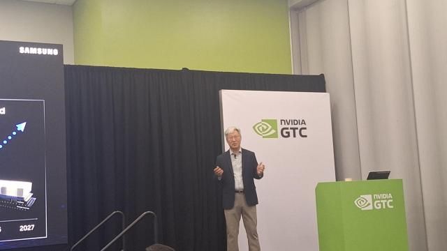 송용호 삼성전자 AI센터장이 미국 캘리포니아주 새너제이에서 개최된 GTC 2026 둘째 날인 17일현지시간 Transforming Semiconductor Engineering with Agentic AI from Design to manufacturing을 주제로 발표하고 있다 사진조성준 기자