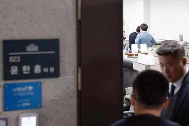 2차 종합특검팀이 지난 16일 관저 이전 의혹과 관련해 국민의힘 윤한홍 의원에 대한 압수수색을 진행했다 사진 연합뉴스