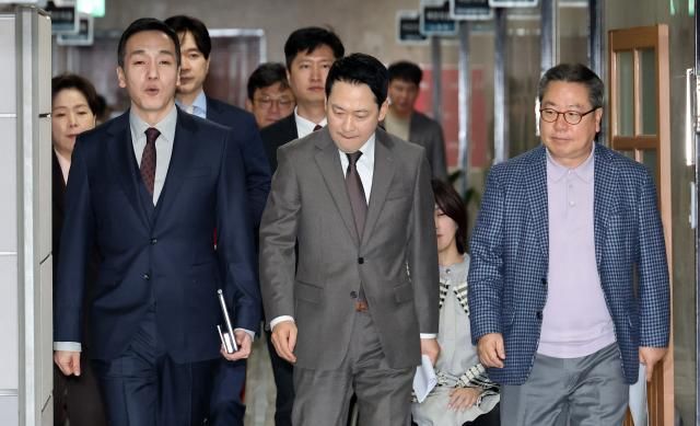 장동혁 국민의힘 대표와 최고위원들이 지난 2일 국회에서 열린 최고위원회의에 입장하고 있다 사진연합뉴스
