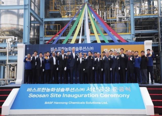 바스프-한농화성 합작사 비이온 계면활성제 공장 준공식 사진바스프