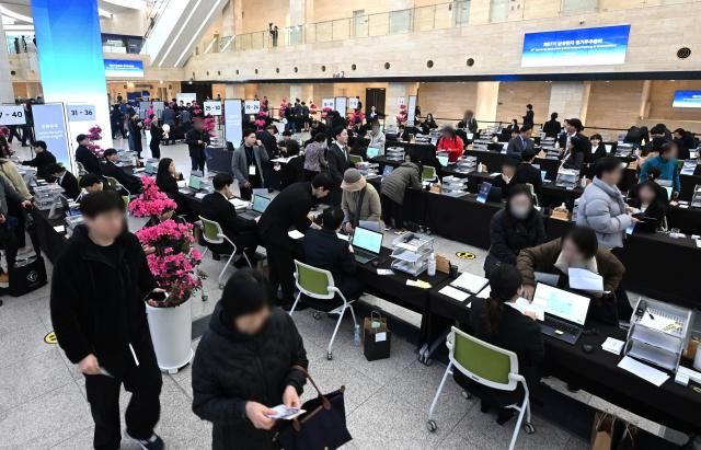 18일 경기도 수원시 영통구 수원컨벤션센터에서 열린 제57기 삼성전자 정기주주총회에서 주주들이 입장하고 있다 사진연합뉴스 제공