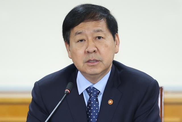 구윤철 부총리 겸 재정경제부 장관이 19일 서울 중구 은행회관에서 열린 확대거시경제금융회의에서 모두발언을 하고 있다 사진연합뉴스