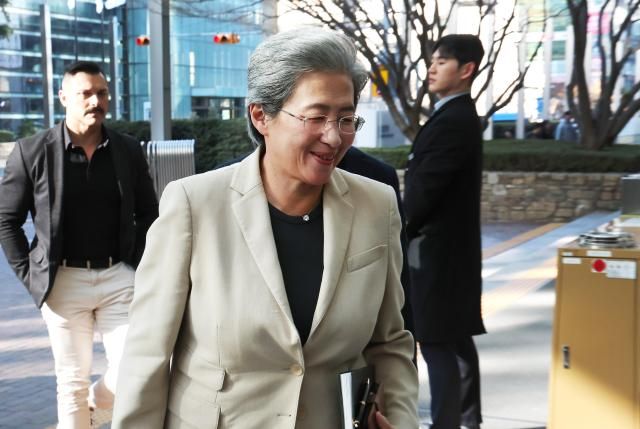 리사 수 AMD CEO가 19일 서울 서초구 삼성전자 서초사옥을 방문하고 있다 사진연합뉴스