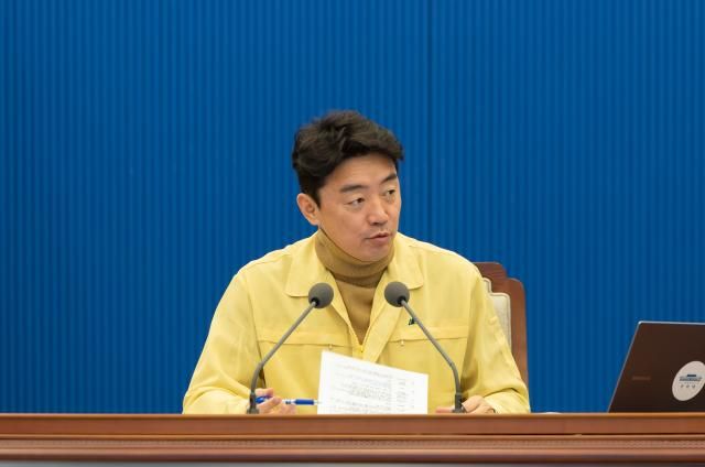 강훈식 대통령 비서실장이 2일 청와대에서 열린 주간업무회의에서 발언하고 있다 사진청와대