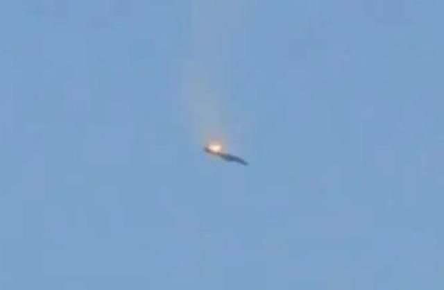 쿠웨이트에서 추락하고 있는 미군 F-15 전투기 사진소셜미디어 영상 갈무리 