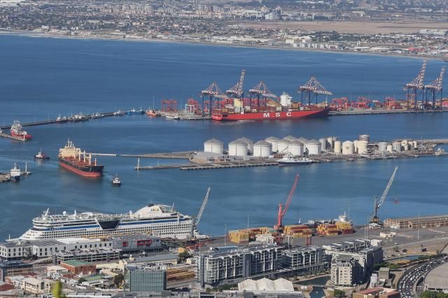 남아프리카공화국 케이프타운 항구에 컨테이너선들이 정박해 있다 사진EPA