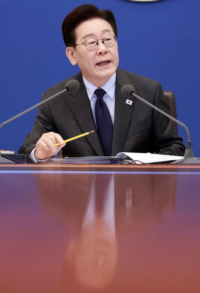 이재명 대통령이 24일 청와대에서 열린 국무회의에서 발언하고 있다 사진연합뉴스