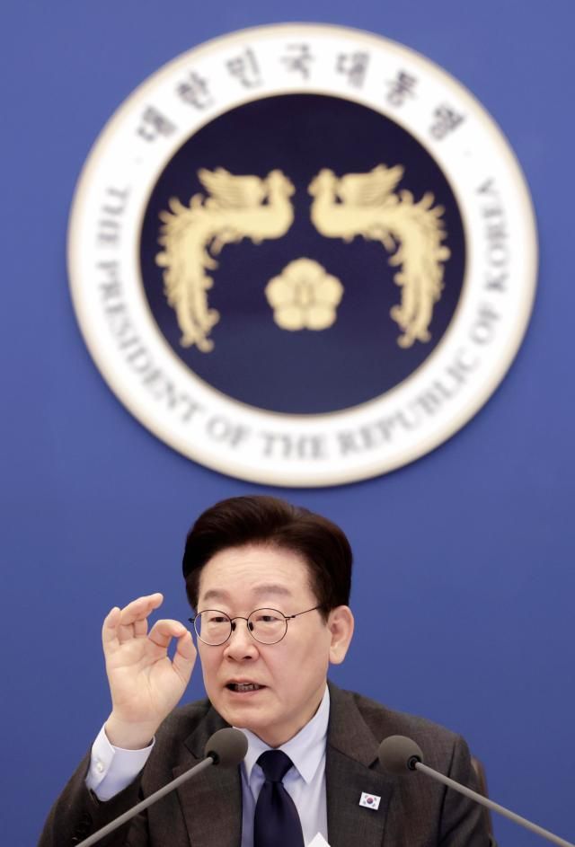 이재명 대통령이 24일 청와대에서 열린 국무회의에서 발언하고 있다 사진연합뉴스