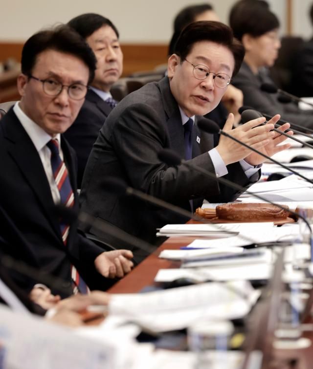 이재명 대통령이 24일 청와대에서 열린 국무회의에서 발언하고 있다 사진연합뉴스