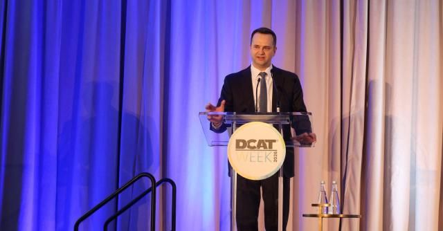 케빈 샤프 삼성바이오로직스 영업센터 세일즈앤드오퍼레이션담당 부사장이 지난 23일현지시간 미국 뉴욕에서 열린 디캣 위크 2026DCAT Week 2026 회원사 발표 포럼에서 발표하고 있다 사진삼성바이오로직스