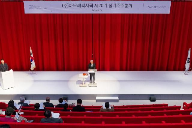 김승환 아모레퍼시픽 대표이사가 26일 서울 용산구 아모레퍼시픽 본사에서 열린 ‘제20기 정기 주주총회’에서 인사말을 하고 있다.[사진=아모레퍼시픽]