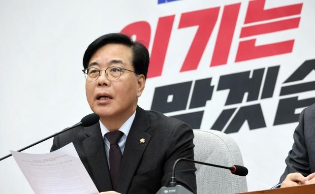 국민의힘 송언석 원내대표가 지난 24일 국회에서 열린 원내대책회의에서 모두발언을 하고 있다사진연합뉴스