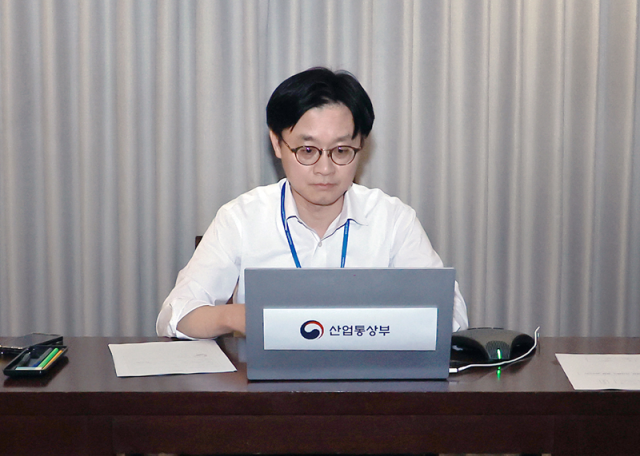 김정관 산업통상부 장관이 3일현지사간 필리핀 더 마닐라호텔에서 열린 제3차 중동상황 실물경제 점검회의를 주재하고 있다사진산업통상부