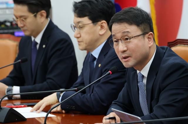 한병도 더불어민주당 원내대표가 지난 2일 국회에서 현안 관련 기자 간담회를 하고 있다 사진연합뉴스