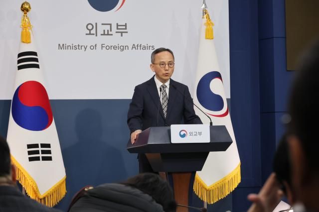 박일 외교부 대변인이 3일 서울 종로구 정부서울청사 별관에서 정례브리핑을 하고 있다 사진연합뉴스 