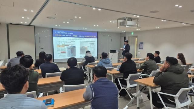 삼표그룹은 지난 27일 광화문 이마빌딩 6층 비즈니스센터에서 임직원을 대상으로 한 ‘건설재료 품질확보를 위한 건설 트렌드’라는 주제로 특별 강연을 진행했다 사진 제공삼표그룹