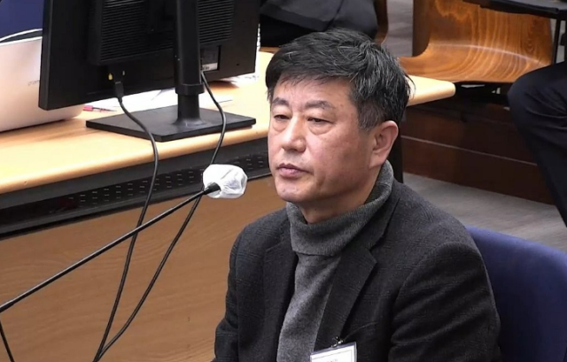 노상원 전 국군정보사령관이 서울중앙지법에서 열린 윤석열 전 대통령의 내란 우두머리 직권남용 권리행사방해 혐의 사건 속행 공판에서 증언을 거부하고 있다 사진서울중앙지법